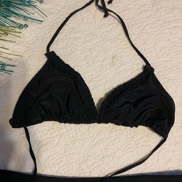 Want bikini ruffle edge and top and bottom . - Picture 3 of 6